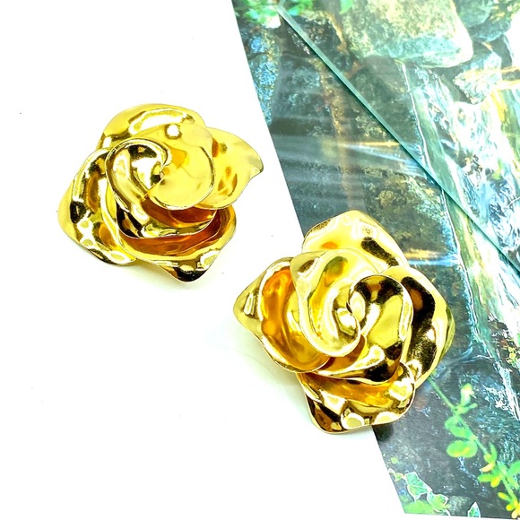 Christian Dior Oversized Gold-t Rose Clip Earrings - Picture 4 of 6